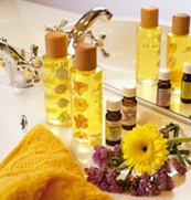 Ljuvligt doftande välgörande aromaterapeutiska massage-oljor!